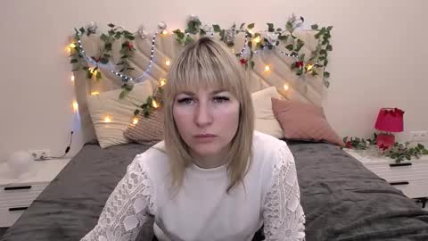 incredible_ariela online show from March 8, 11:45 am