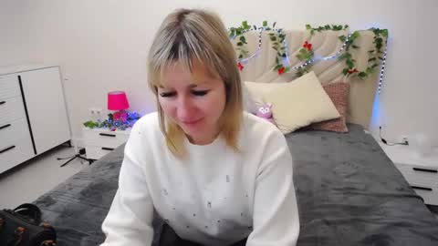 incredible_ariela online show from February 12, 9:42 am