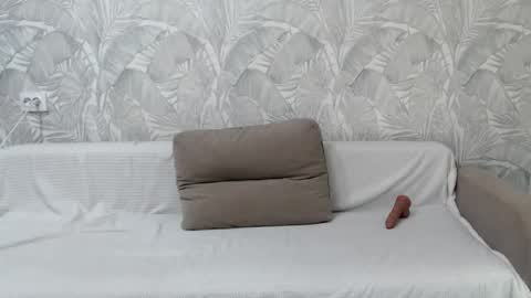 Della online show from October 17, 4:54 pm