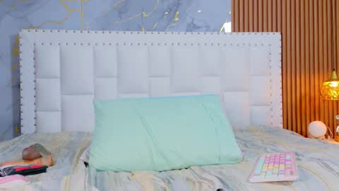 LITTLE AINHOA  online show from November 28, 8:45 pm