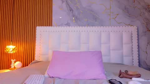 LITTLE AINHOA  online show from February 25, 8:40 pm