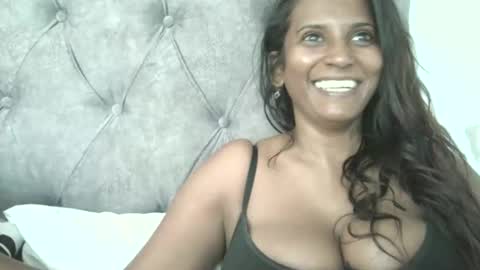 Snapshot of indianjasmin chatting on September 30, 7:14 am priya online show from September 30, 7:14 am