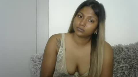 indianqtpie6 online show from November 3, 6:12 pm