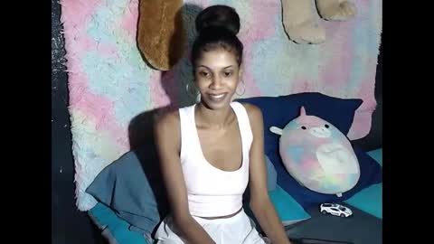 indianqueen5 online show from December 3, 9:17 pm