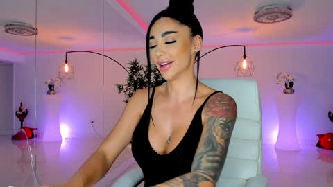 Hellen online show from December 6, 11:00 am