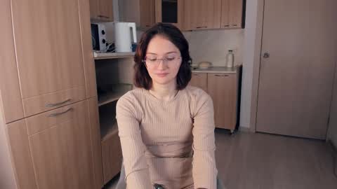 Kira online show from November 13, 4:33 am