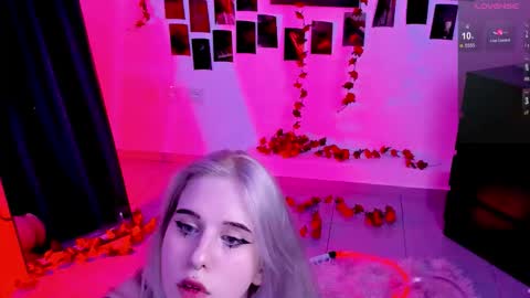 Snapshot of ingannamorte18 chatting on October 18, 5:15 pm Roki online show from October 18, 5:15 pm