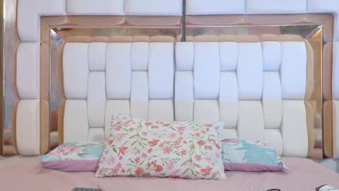 innocenthazel online show from February 13, 3:19 am