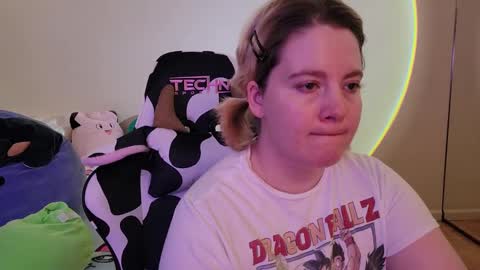Snapshot of internetfairy_xo chatting on December 14, 7:57 pm Faye online show from December 14, 7:57 pm