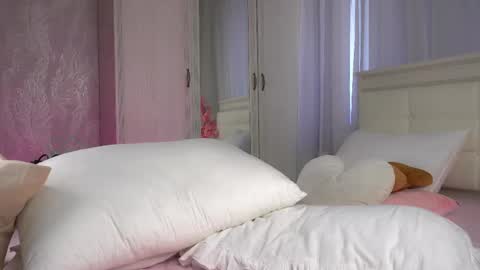 Ellie online show from April 1, 4:57 am