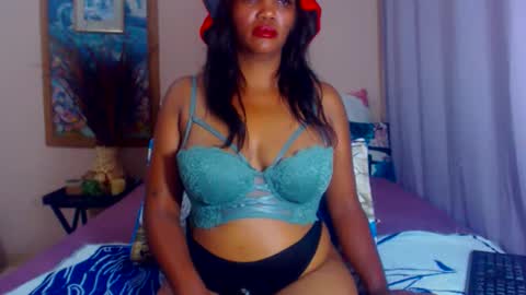 Snapshot of intimacysexy chatting on December 22, 6:37 pm boniswa caroline online show from December 22, 6:37 pm