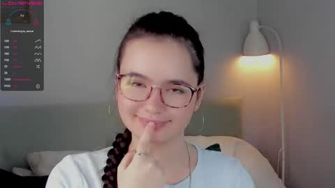 Snapshot of iralascola chatting on October 18, 2:25 am Mia online show from October 18, 2:25 am