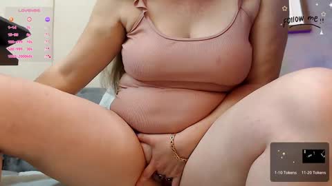 Snapshot of irem_hill chatting on February 6, 12:15 pm irem_hill online show from February 6, 12:15 pm