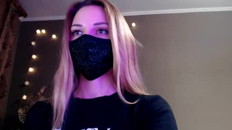 Lily online show from April 18, 7:07 pm