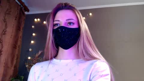 Lily online show from April 1, 4:15 pm