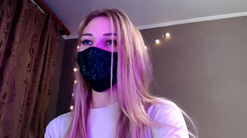 Lily online show from December 17, 3:05 pm