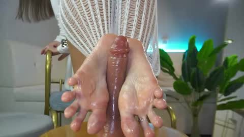 Iris online show from November 10, 1:28 pm