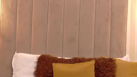 Iris  online show from November 15, 2:40 pm