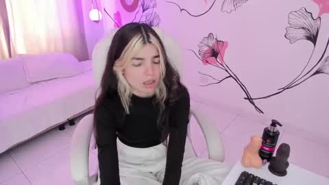 isabela_fiorelli online show from October 9, 1:48 pm