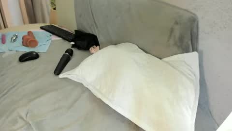 isabelastefano online show from April 14, 8:14 am