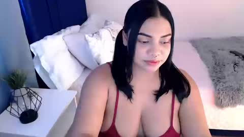 isabelateran online show from March 12, 7:05 pm