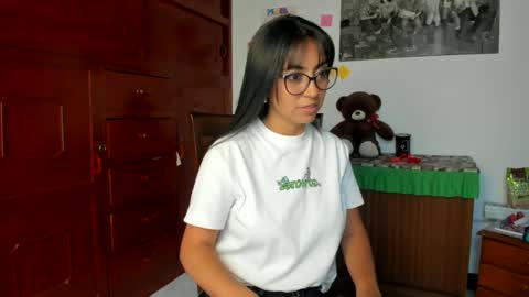 Snapshot of isabella22_1 chatting on January 4, 9:09 pm Isabella22 1 online show from January 4, 9:09 pm