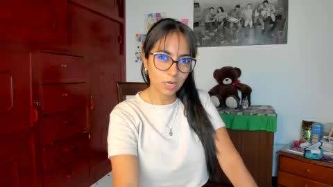 Snapshot of isabella22_1 chatting on January 16, 9:40 pm Isabella22 1 online show from January 16, 9:40 pm