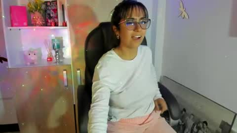 Snapshot of isabella22_1 chatting on February 20, 3:45 am Isabella22 1 online show from February 20, 3:45 am