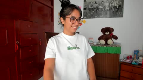 Snapshot of isabella22_1 chatting on December 3, 3:44 pm Isabella22 1 online show from December 3, 3:44 pm