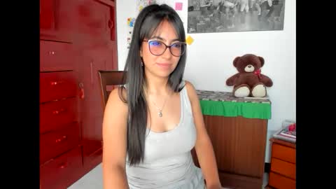 Snapshot of isabella22_1 chatting on December 11, 4:20 pm Isabella22 1 online show from December 11, 4:20 pm