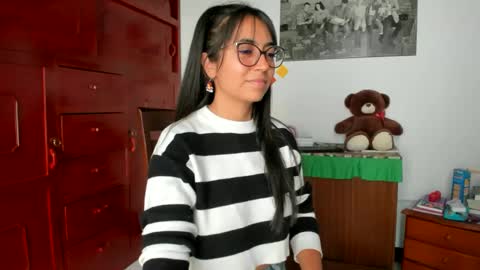 Snapshot of isabella22_1 chatting on December 12, 7:04 pm Isabella22 1 online show from December 12, 7:04 pm