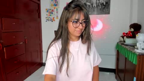 Snapshot of isabella22_1 chatting on February 5, 4:37 pm Isabella22 1 online show from February 5, 4:37 pm