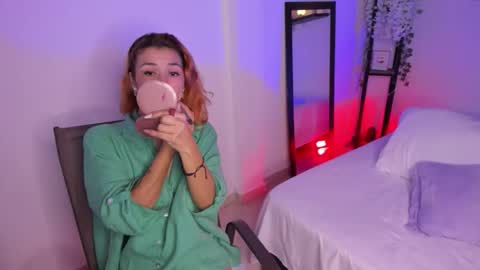 isabella online show from December 2, 7:49 pm