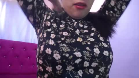 Snapshot of isabella_nice_ chatting on February 6, 3:20 pm abby online show from February 6, 3:20 pm