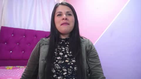 Snapshot of isabella_nice_ chatting on October 3, 4:01 pm abby online show from October 3, 4:01 pm