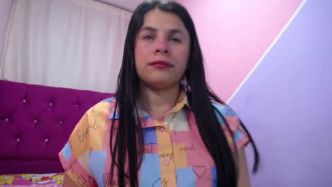 Snapshot of isabella_nice_ chatting on December 12, 1:10 am abby online show from December 12, 1:10 am