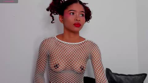 isabella online show from February 18, 1:10 am