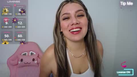Snapshot of isabella_wish1 chatting on October 20, 1:14 pm isabella_wish1 online show from October 20, 1:14 pm