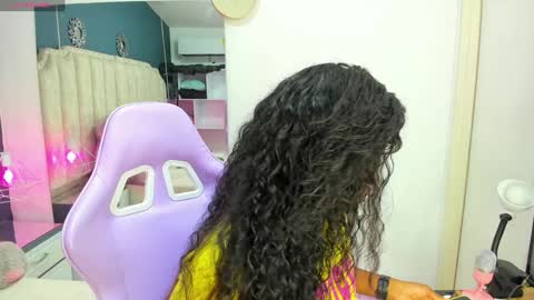 Snapshot of isabellabroms21 chatting on January 4, 8:48 pm v online show from January 4, 8:48 pm