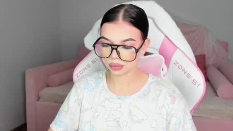 isabellevale online show from October 15, 6:10 pm