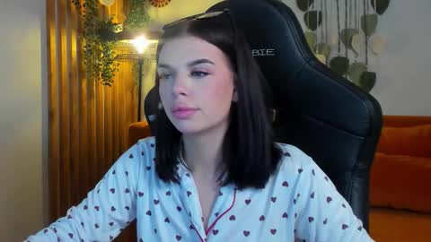 isabellevale online show from October 9, 7:29 pm