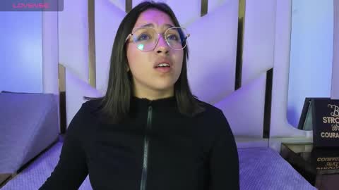 isabellrodriguez18 online show from March 5, 8:10 am