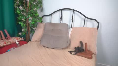 isadoradunkan online show from April 16, 9:50 pm