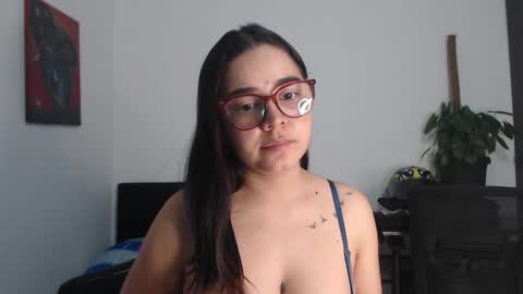 Snapshot of isemma chatting on February 4, 3:00 am Emma online show from February 4, 3:00 am