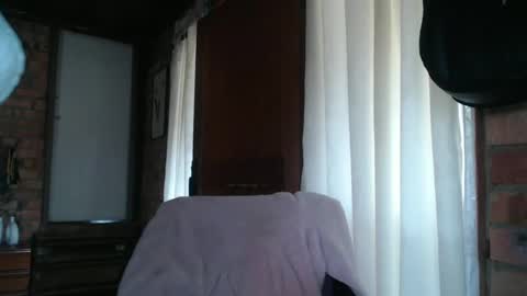 Snapshot of isis_moon88 chatting on October 19, 4:09 pm isis online show from October 19, 4:09 pm