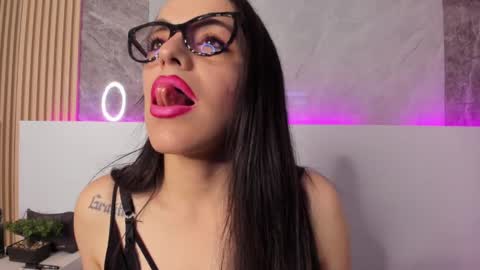 Isis Noir online show from September 19, 7:46 pm