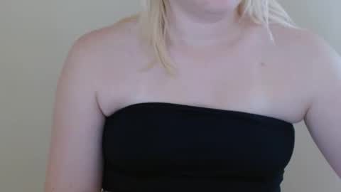 Isla online show from July 18, 11:13 am