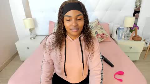 Snapshot of isla_scott chatting on October 5, 11:26 am Vanessa online show from October 5, 11:26 am