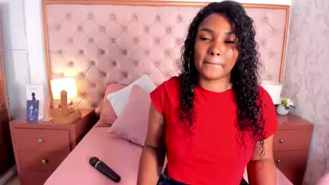 Snapshot of isla_scott chatting on February 9, 11:25 am Vanessa online show from February 9, 11:25 am