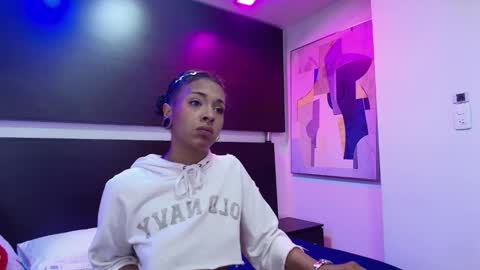 Snapshot of isla_stoones chatting on October 18, 12:41 pm isla stoones online show from October 18, 12:41 pm